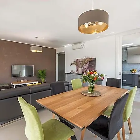 Hotel Da Rocha 2-bedroom With Parking Bay 3*