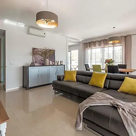 Hotel Da Rocha 2-bedroom With Parking Bay 3*