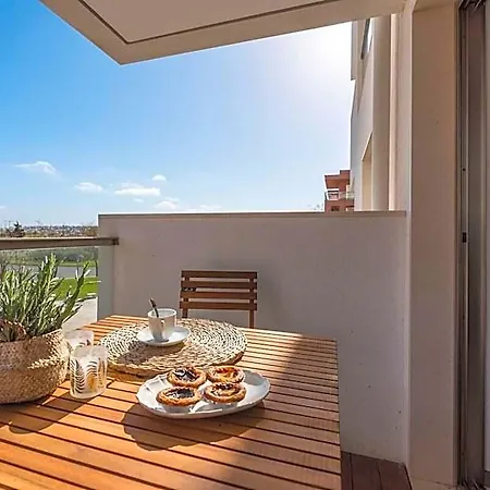Da Rocha 2-bedroom With Parking Bay