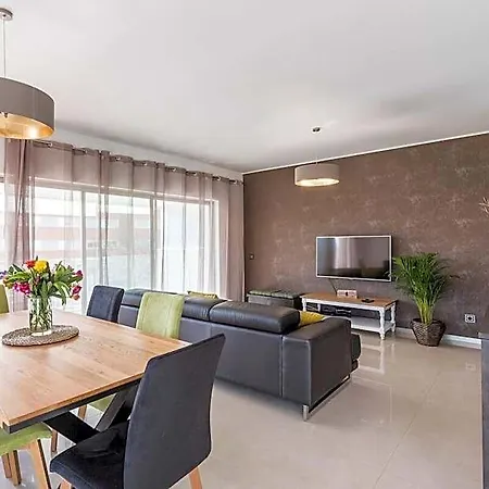 Da Rocha 2-bedroom With Parking Bay Hotel